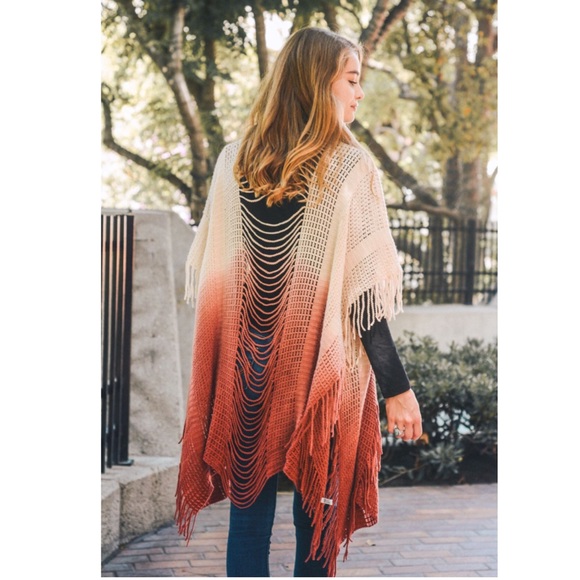 Womens Ombré Ruana Berry Crochet Wrap Shawl NWT - Picture 4 of 4